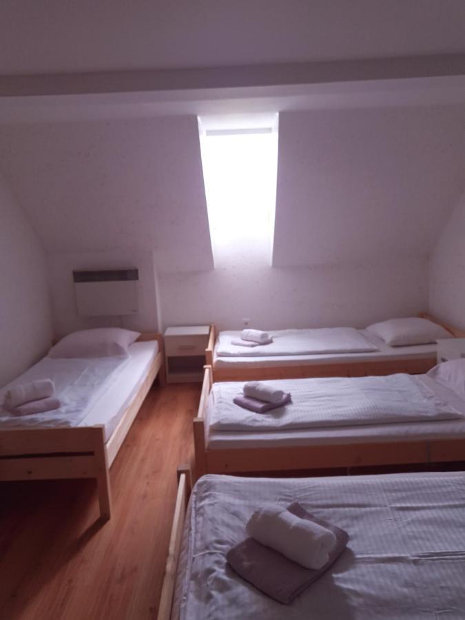 Guesthouse Osvald Жировниця Екстер'єр фото