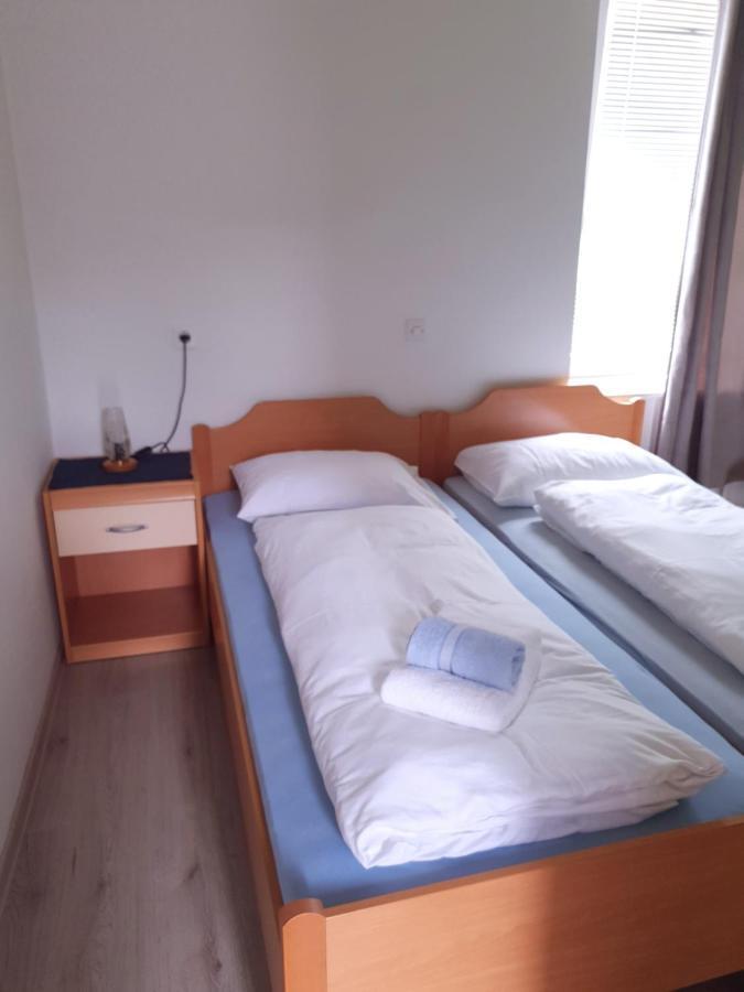 Guesthouse Osvald Жировниця Екстер'єр фото