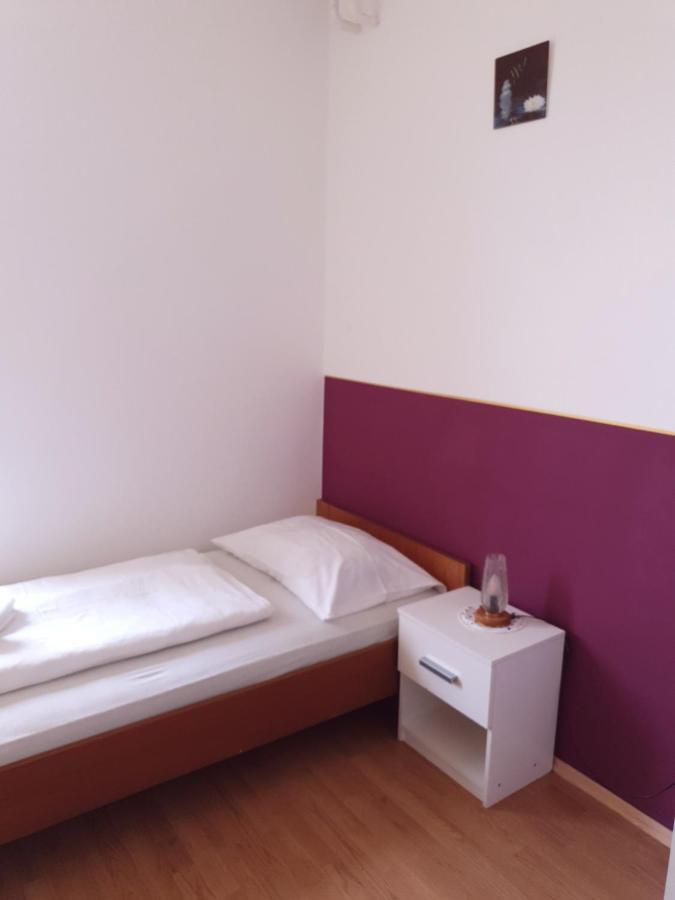 Guesthouse Osvald Жировниця Екстер'єр фото
