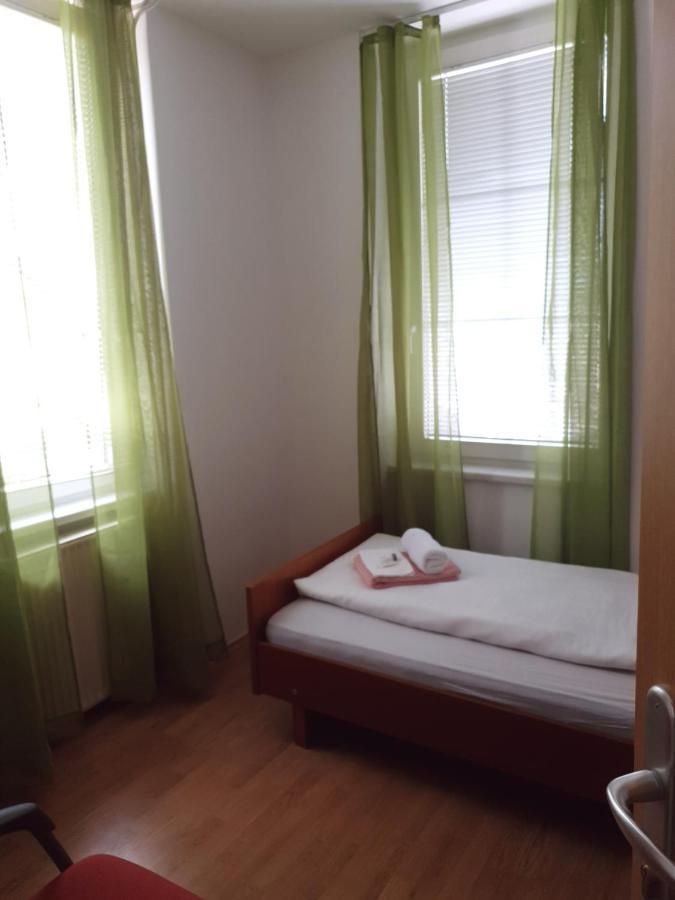 Guesthouse Osvald Жировниця Екстер'єр фото